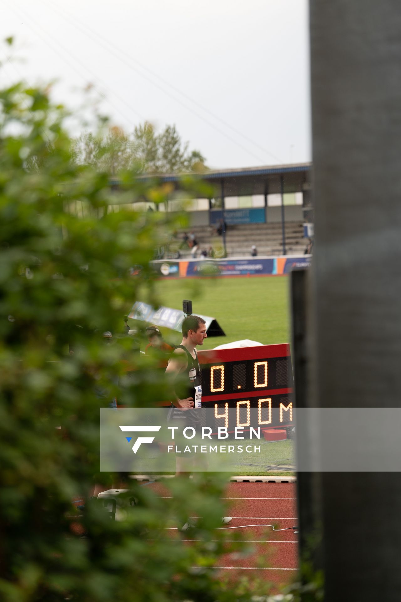 Luca Dieckmann (SSV Ulm 1846) vor dem 400m Start am 07.05.2022 beim Stadtwerke Ratingen Mehrkampf-Meeting 2022 in Ratingen